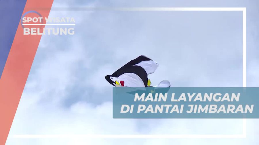 Menerbangkan Layang-layang di Pantai Jimbaran Tanjung Pandan Belitung
