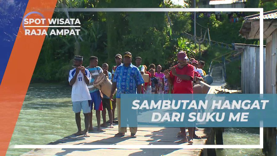 Sambutan Hangan Dengan Tarian Suling Sambur, Pulau Tomolol Raja Ampat