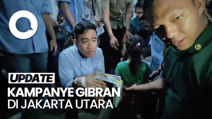 Blusukan ke Penjaringan Jakut, Gibran Bagi-bagi Buku dan Susu