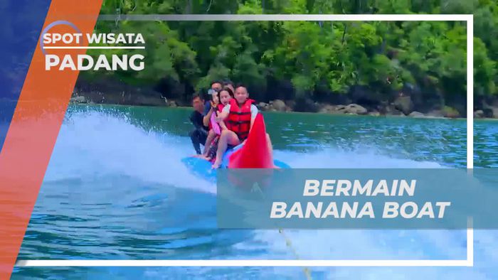 Banana Boat Pantai Swarnadwipa Padang, Wahana Air Seru yang Menantang