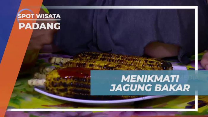 Membakar Jagung di Tepi Pantai Swarnadwipa Padang