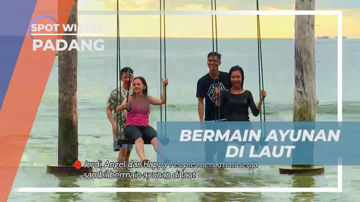 Bermain Ayunan Seru  di Tepi Pantai Swarnadwipa Padang