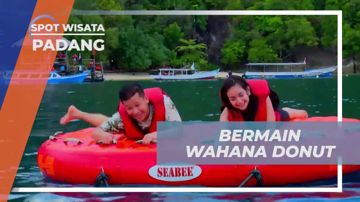 Memacu Adrenalin Bermain Wahana Donut, Pantai Swarnadwipa Padang