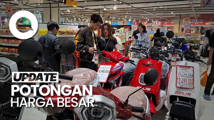 Dapat Diskon Besar, Warga Pilih Beli TV di Transmart Full Day Sale