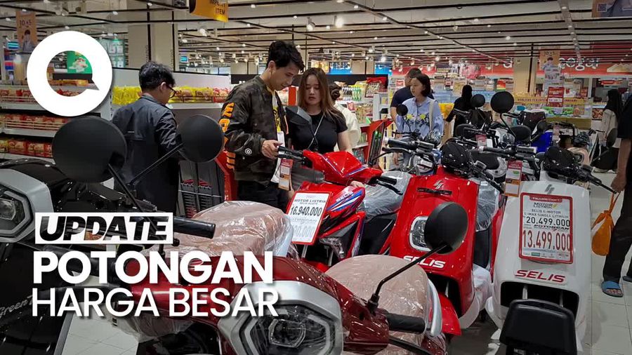 Dapat Diskon Besar, Warga Pilih Beli TV di Transmart Full Day Sale