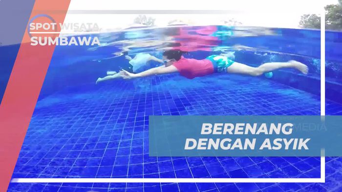 Berenang dan Bermain Floaties di Penginapan Sumbawa