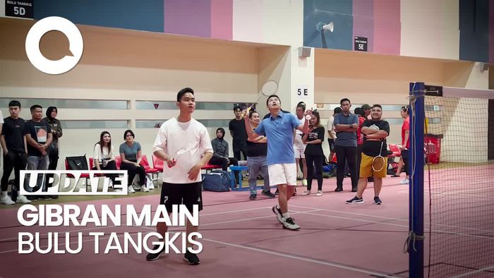 Momen Gibran Main Bulu Tangkis Bareng Taufik Hidayat