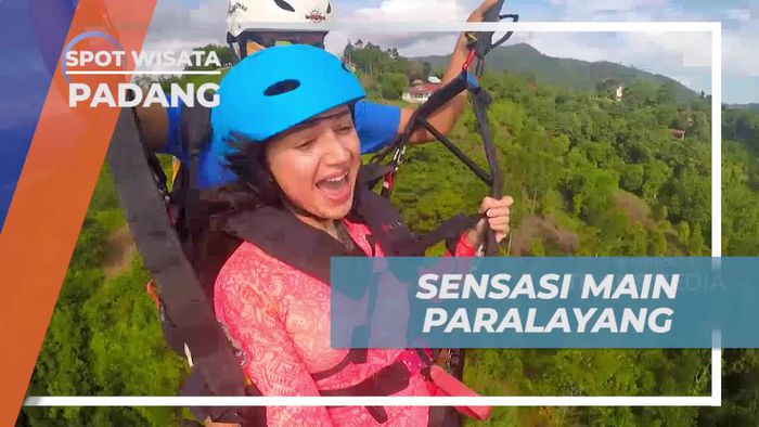 Mengudara Menikmati Keindahan Pantai Sarido Dari Ketinggian, Serunya Paralayang di Padang