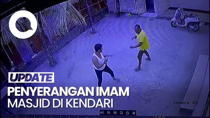 Rekaman CCTV Imam Masjid di Kendari Diserang OTK Pakai Badik