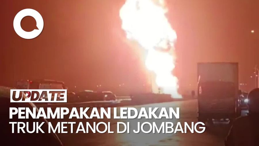 Truk Tangki Metanol Meledak di Tol Jombang, Api Menjulang Tinggi