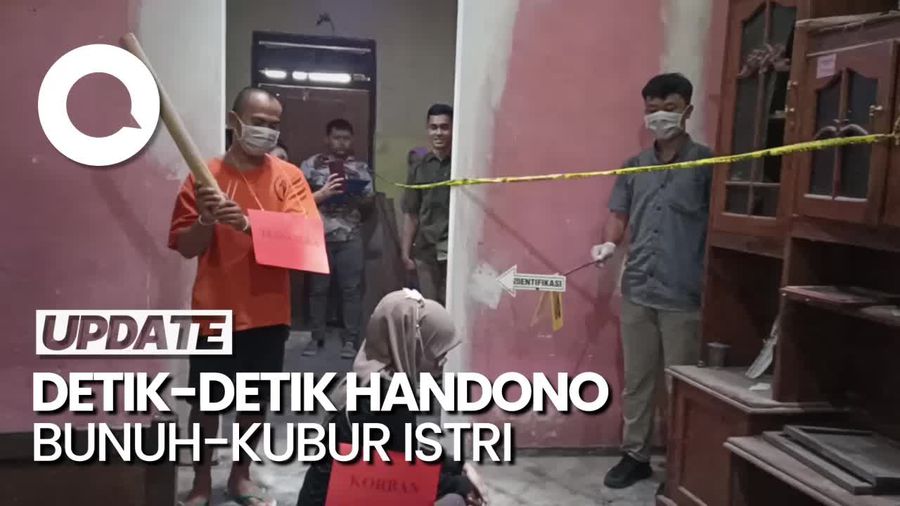 Momen Handono Jalani Rekonstruksi Bunuh-Kubur Fitriani di Dalam Rumah