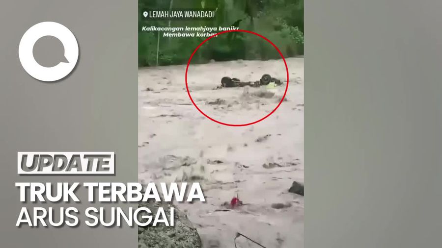 Momen Truk Pengambil Pasir Hanyut Terseret Arus Sungai di Banjarnegara