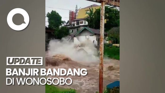 Detik-detik 2 Rumah di Wonosobo Terseret Arus Sungai saat Banjir
