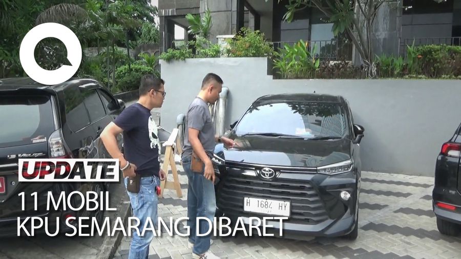 Terekam CCTV! 4 Mobil KPU Semarang Dibaret Orang Tak Dikenal