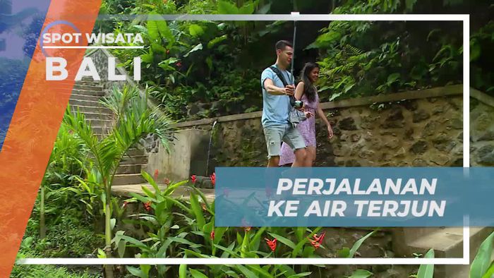 Menuruni Anak Tangga Menuju Air Terjun Tibumana Bali