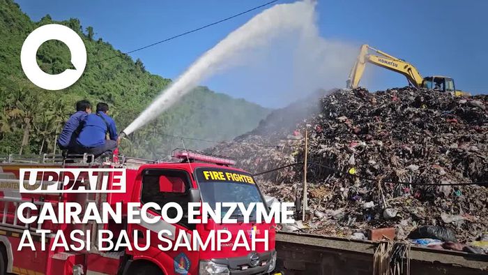 DLHP Klungkung Semprotkan 200 Liter Eco Enzyme Atasi Bau TPA Sente
