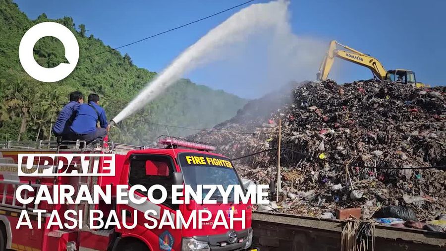 DLHP Klungkung Semprotkan 200 Liter Eco Enzyme Atasi Bau TPA Sente