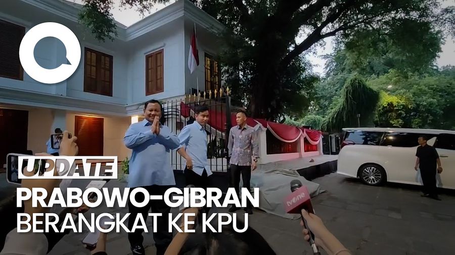 Momen Prabowo Foto Bareng Orba Jelang Debat Capres di KPU
