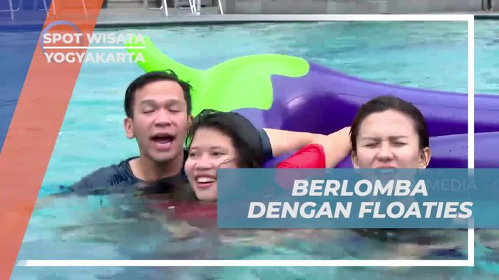 Adu Kecepatan Lomba Balap Floaties di Kolam Penginapan Yogyakarta 