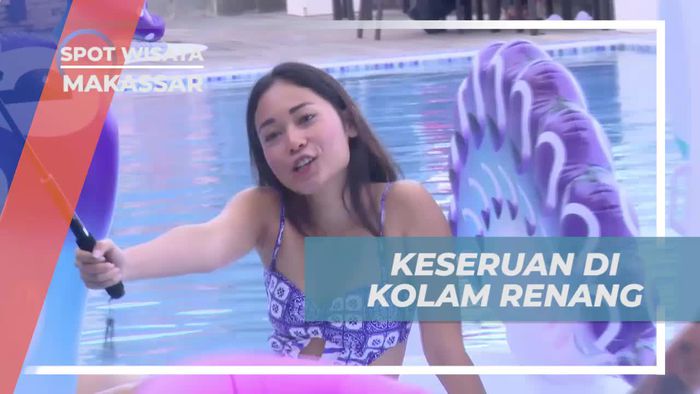Berenang dan Bermain Floaties di Kolam Penginapan Makassar 