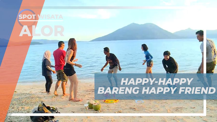 Seru-seruan Bareng Happy Friend Bermain di Tepi Pantai Pulau Alor