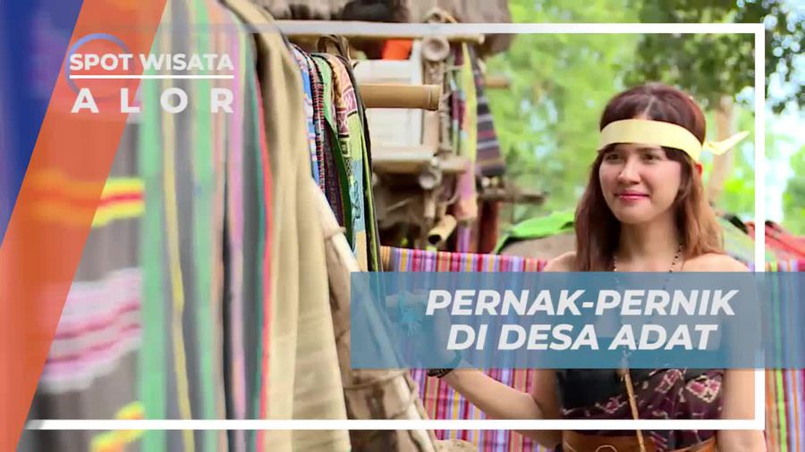Memakai Pakaian Adat Khas Alor Lengkap Dengan Pernak-perniknya, Alor