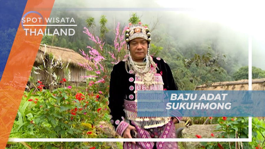 Mencoba Memakai Baju Adat Khas Suku Hmong, Thailand