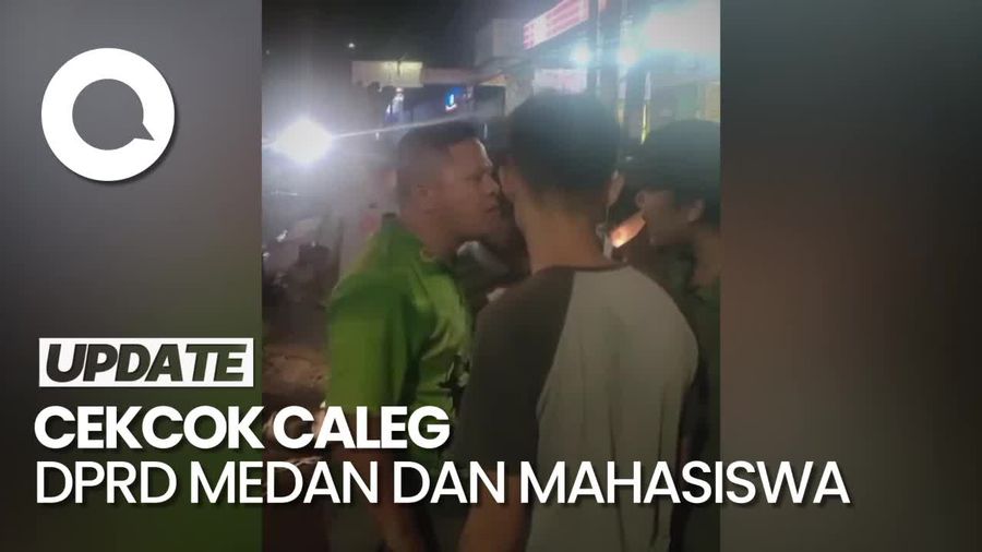 Momen Caleg DPRD Medan Banting Pengeras Suara Mahasiswa Demo