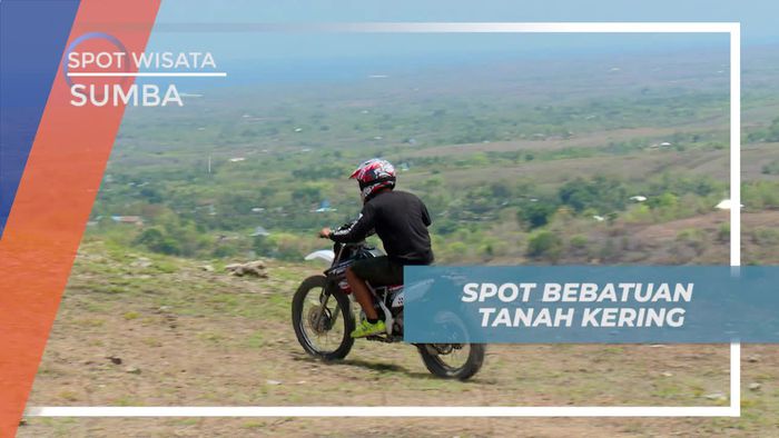 Melibas Spot Bebatuan Tanah Kering di Bukit Lendongara Dengan Naik Motor Trail, Sumba