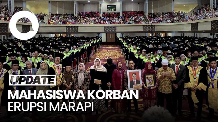 Momen Haru saat Orang Tua Korban Erupsi Marapi Hadiri Wisuda Anaknya