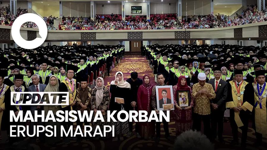 Momen Haru saat Orang Tua Korban Erupsi Marapi Hadiri Wisuda Anaknya