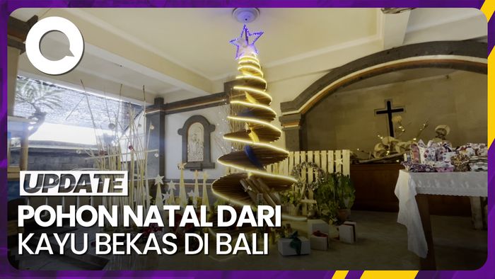 Pohon Natal Terbuat dari Kayu Bekas, Bentuknya Mirip Tangga Melingkar