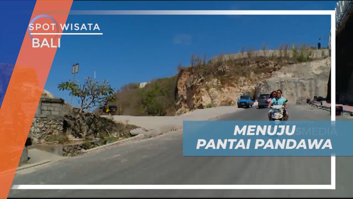 Menikmati Perjalanan Naik Motor Menuju Pantai Pandawa, Bali
