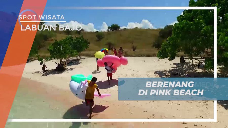 Menuruni Bukit Menuju Pink Beach, Berenang Dengan Penuh Semangat, Labuan Baju