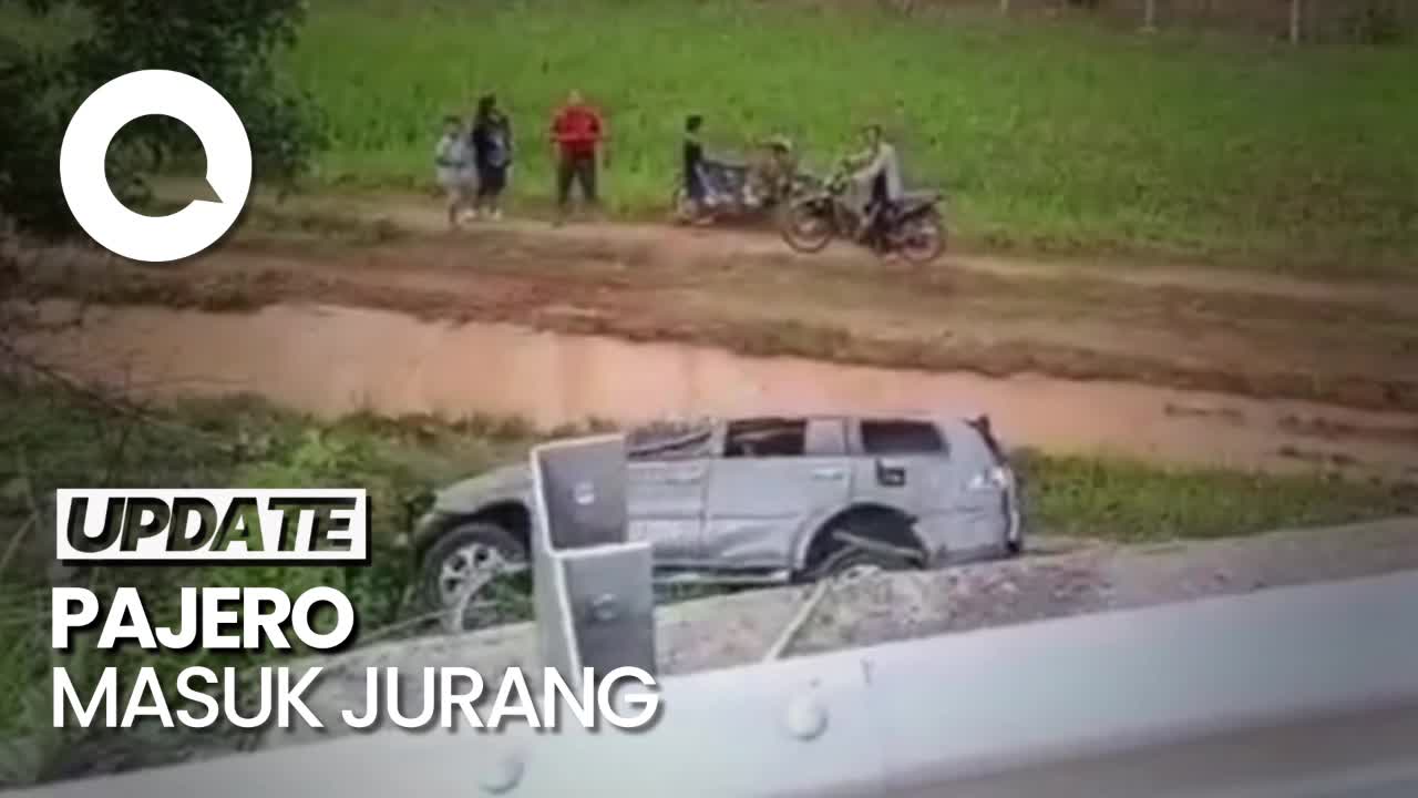 Pajero Tabrak Pembatas Jalan Hingga Terpental Ke Jurang Di Tol Lampung