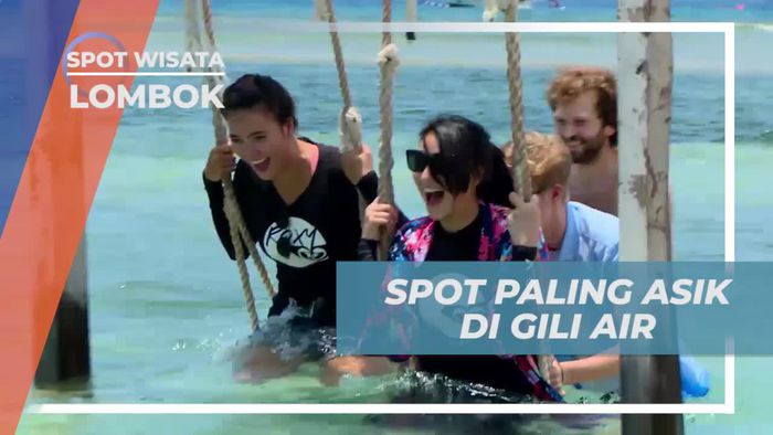 Seru-seruan Bermain Ayunan di Pantai Gili Air Lombok