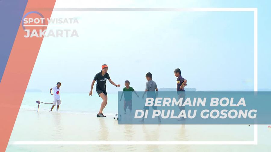Adu Tangkas Bermain Bola di Pulau Gosong Kepulauan Seribu 