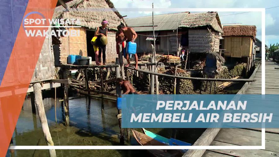 Mendayung Sampan Untuk Membeli Air Bersih ke Daratan, Wakatobi