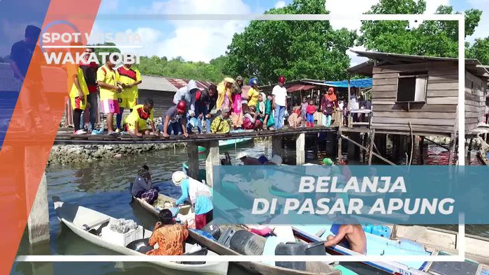 Berbelanja Kebutuhan Pokok di Pasar Apung Wakatobi 