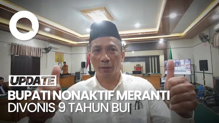 Momen Bupati Nonaktif Meranti Acungkan Jempol Seusai Divonis 9 Tahun Bui