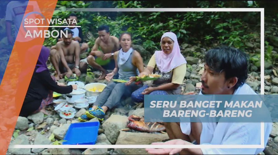 Menjalin Kekeluargaan Makan Bareng Warga Lokal di Tepi Air Terjun Desa Ureng, Ambon