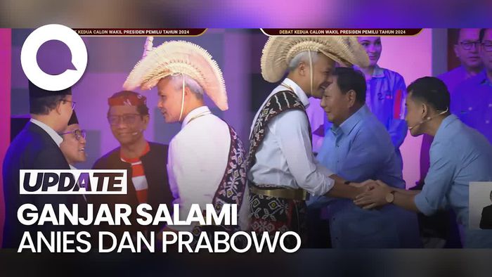 Momen Ganjar Salami Anies dan Prabowo Sebelum Debat Cawapres