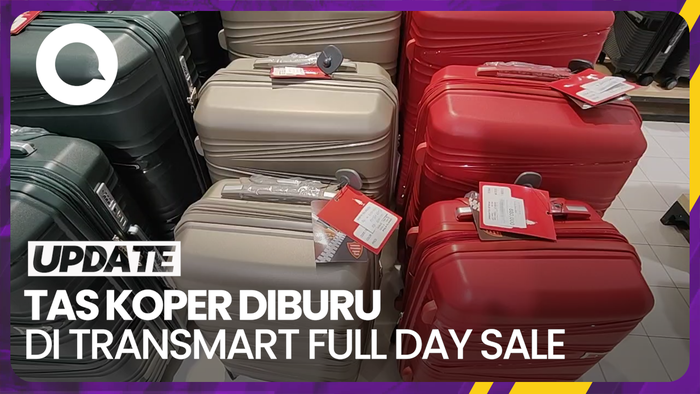  Jelang Libur Nataru, Pengunjung Serbu Tas Koper di Transmart Full Day Sale