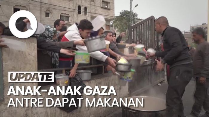Kala Anak-anak di Jalur Gaza Bawa Ember-Panci Demi Dapat Makanan