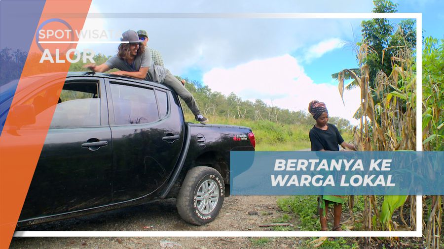 Bertanya Alamat Kepada Warga Lokal Pulau Alor