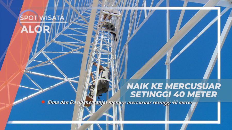 Menaiki Mercusuar Setinggi 40 Meter di Pulau Alor