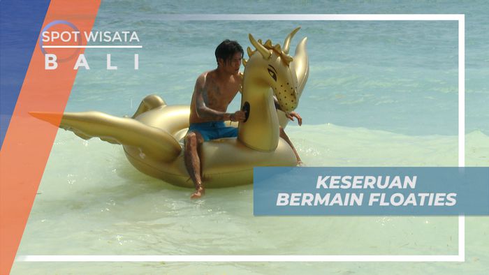 Menikmati Keseruan Bermain Floaties di Pantai Padang-padang, Bali