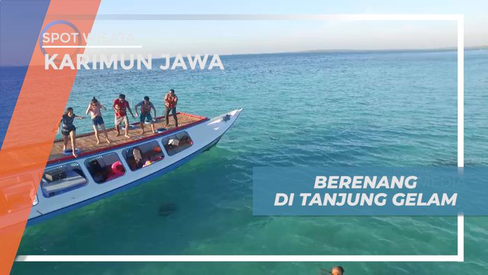 Berenang Bebas Menikmati Jernihnya Air Laut Tanjung Gelam, Karimun Jawa