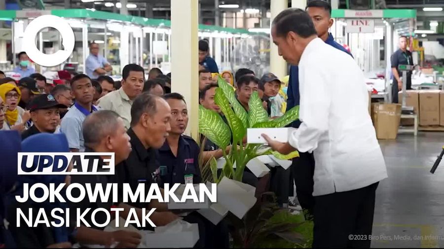 Momen Jokowi Makan Nasi Kotak Bareng Karyawan Pabrik, Lauknya Sama