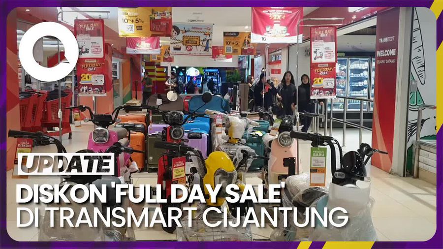 Suasana Transmart Cijantung yang Lagi Diskon Besar-Besaran